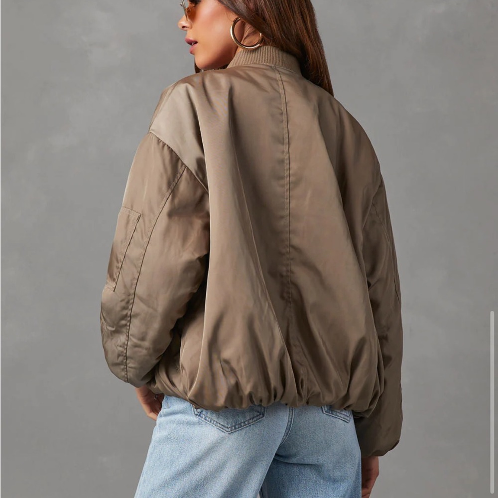 NWT Olia from Vici Oversized Olive Bomber Jacket - Picture 2 of 6